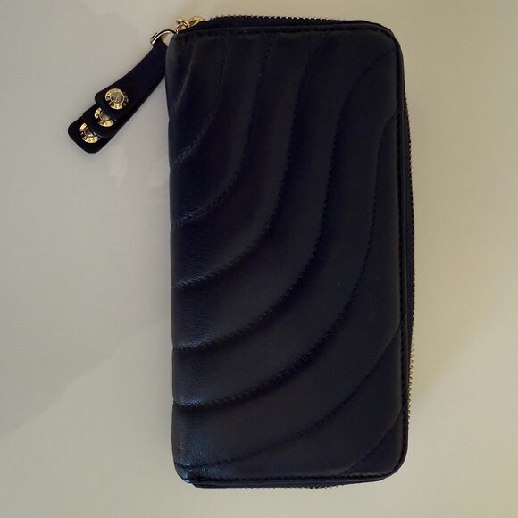 Henri Bendel Navy Leather Zippy Wallet - Picture 1 of 3